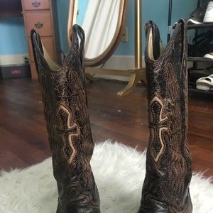 Corral boots